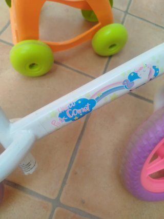 Bicicleta de aprendizaje y carrito de compras