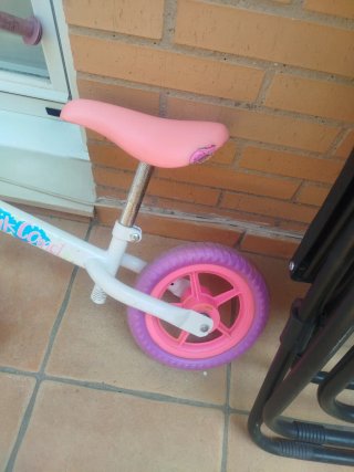 Bicicleta de aprendizaje y carrito de compras