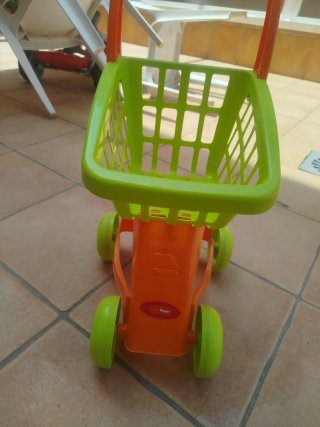 Bicicleta de aprendizaje y carrito de compras