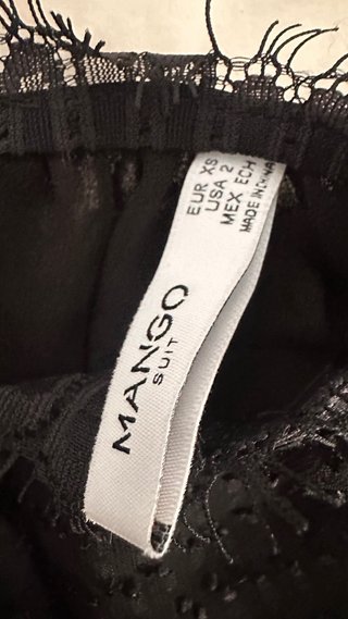 Blusa Mango Negra sin Mangas