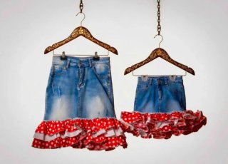 Falda flamenca denim con volantes rojos