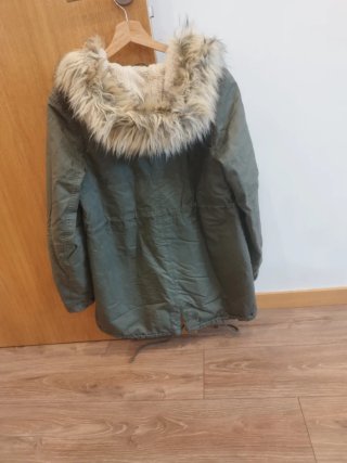 Chamarra verde con gorro y pelo PREMAMA