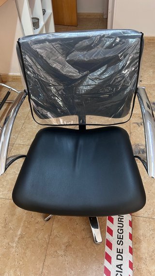 Pareja de sillones de peluquería negro con funda