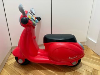 Moto correpasillos Vespa Roja