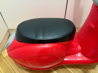 Moto correpasillos Vespa Roja