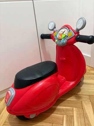 Moto correpasillos Vespa Roja