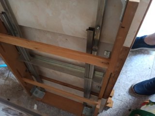 Mesa extensible de madera y mármol