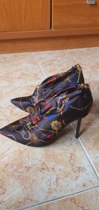 Botines Zara Negros con Estampado Multicolor