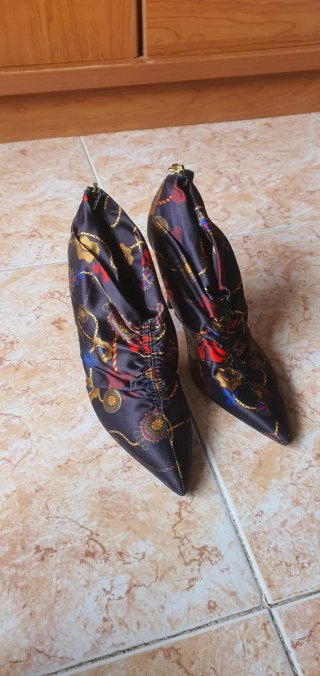 Botines Zara Negros con Estampado Multicolor