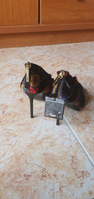 Botines Zara Negros con Estampado Multicolor