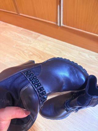 Botines marrones con tachuelas