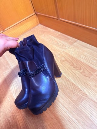 Botines marrones con tachuelas