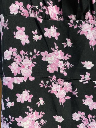 Vestido floral negro y rosa