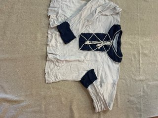 Disfraz de niño de Ucrania, hecho de algodon