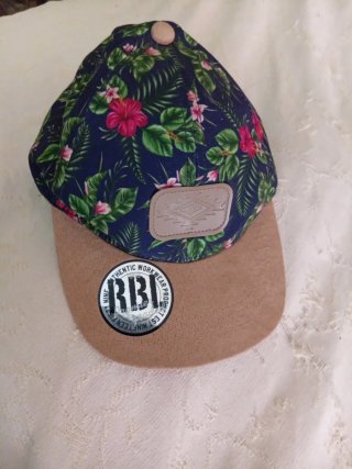 Gorra infantil estampado floral nueva