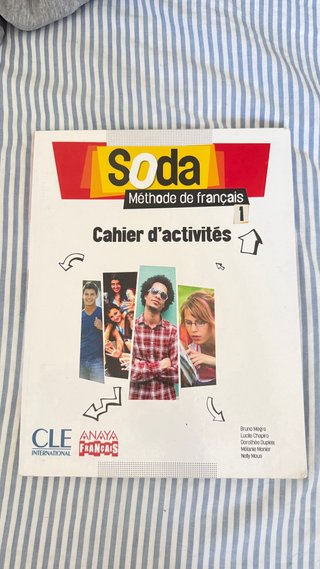 Libro y cuadernillo de francés 2° bachillerato