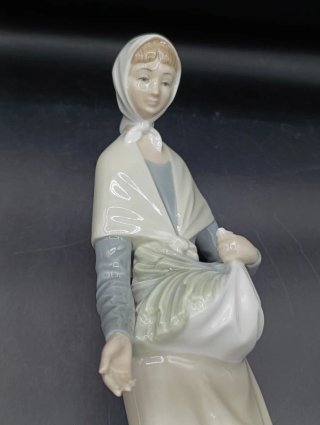 Figura Nao de Lladro Chica con conejos