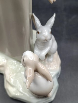 Figura Nao de Lladro Chica con conejos