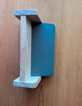 Muebles de madera para casa de muñecas