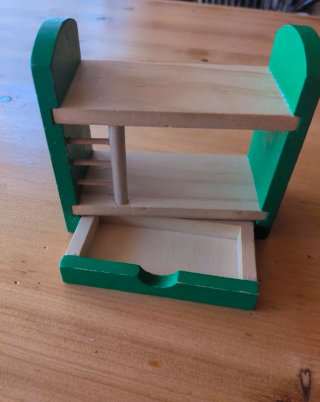 Muebles de madera para casa de muñecas
