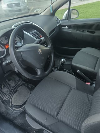 Peugeot 207 2010