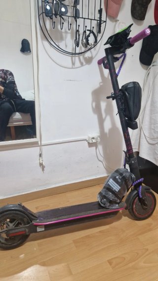 2 Patinetes Eléctricos: 1 con Batería Externa