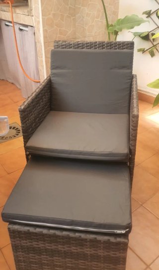 Mesa de jardín con sillas ratán