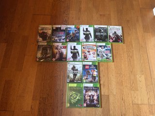 Scatola Xbox 360 con 15 giochi