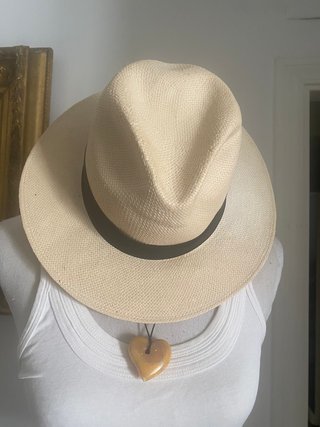 Sombrero Panama Beige con Cinta Negra.