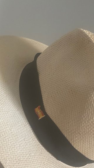 Sombrero Panama Beige con Cinta Negra.