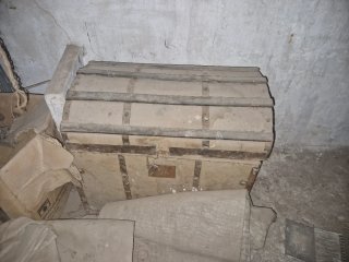 Baúles antiguos de madera y metal