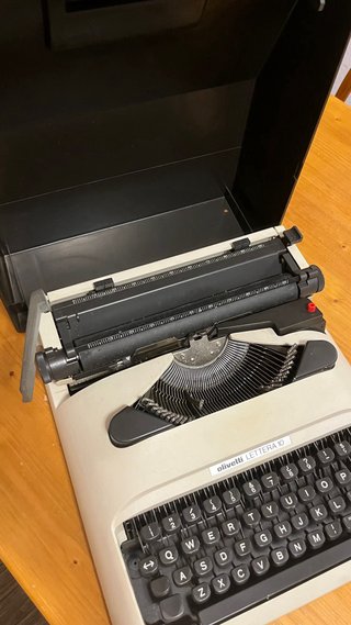 Máquina de escribir Olivetti Lettera 10