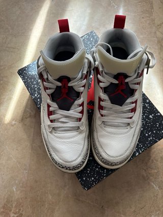 Jordan Spizike Blancas y Rojas