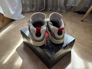 Jordan Spizike Blancas y Rojas
