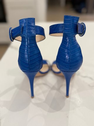Sandalias Azules Piel Tacón Grabado