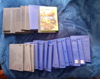 23 scatole di videogiochi PS2 e altri