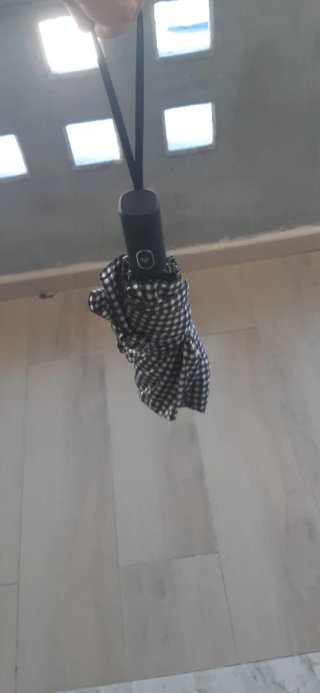 Ombrello a scacchi resistente come nuovo