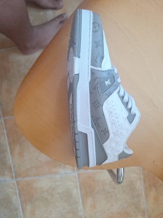 Zapato Louis Vuitton Gris y Blanco