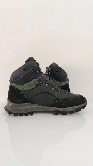 Botas de montaña Hanwag negras y verdes