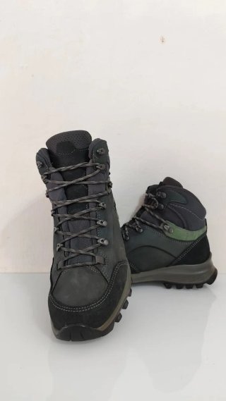 Botas de montaña Hanwag negras y verdes