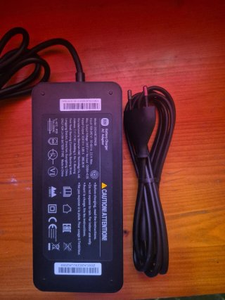 Cargador Xiaomi Patinete Eléctrico