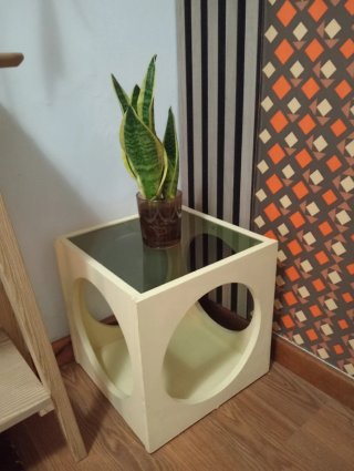 Mesa Cúbica Space Age