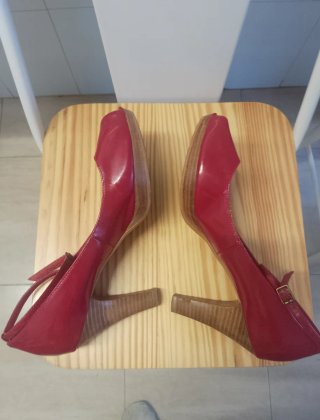 Zapatos charol rojos peep toe