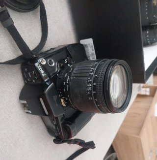 Nikon F90x + Grip MB-10 + MF-25 + Objetivo Sigma Z