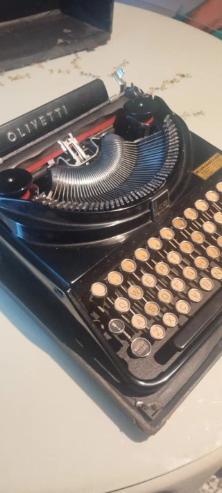 Máquina de escribir Olivetti Antigua 1932