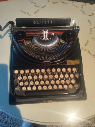 Máquina de escribir Olivetti Antigua 1932