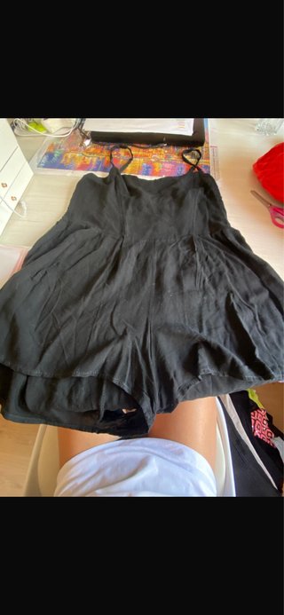 Vestido negro corto tirantes