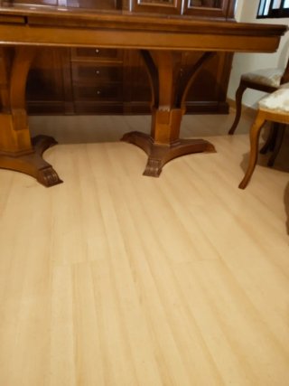 Mesa de comedor y 6 sillas de madera