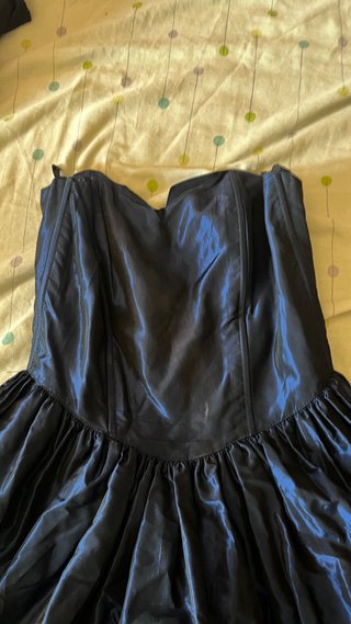 Vestido azul de fiesta sin tirantes