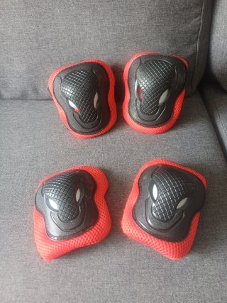 Casco+coderas+rodilleras